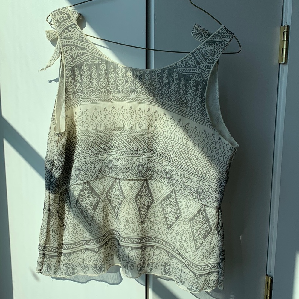 Gray & White Printed Converse Top